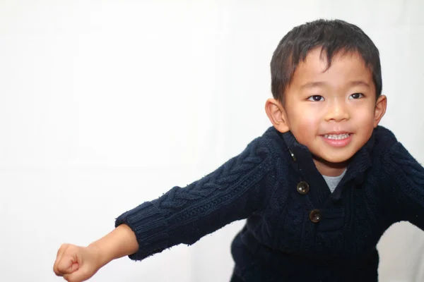 Улыбающийся японский мальчик (4 года) ) — стоковое фото