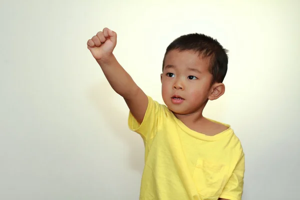 Japon çocuk Rock-makas-kağıt ile (3 yaşında oynamaya) — Stok fotoğraf