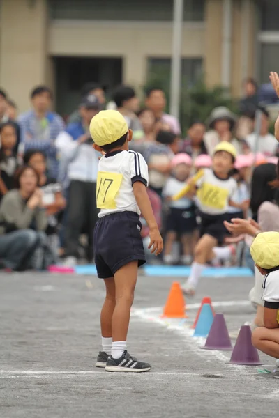 日本の幼稚園で運動会 — ストック写真