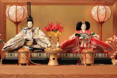 Kızın büyüme kutlamak için Hina bebek (Japon geleneksel bebek)