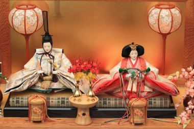 Kızın büyüme kutlamak için Hina bebek (Japon geleneksel bebek)