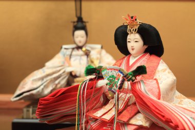 Kızın büyüme kutlamak için Hina bebek (Japon geleneksel bebek)