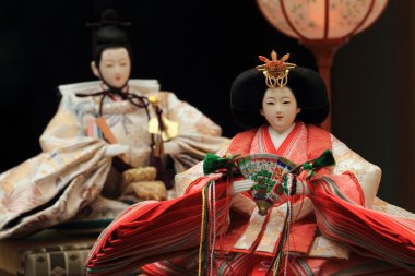 Kızın büyüme kutlamak için Hina bebek (Japon geleneksel bebek)