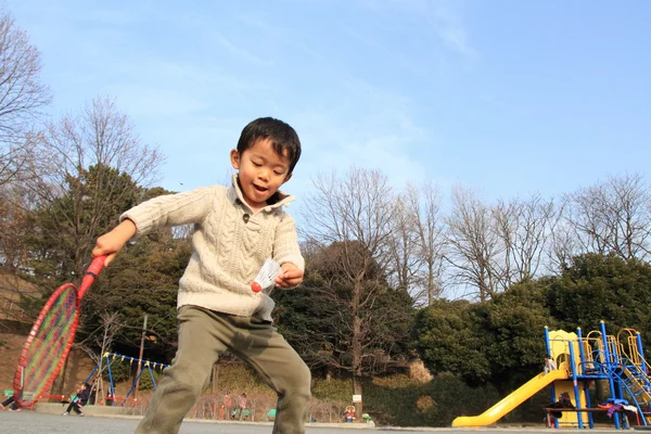 Japanese boy playing badminton (4 years old) — Stock Photo, Image