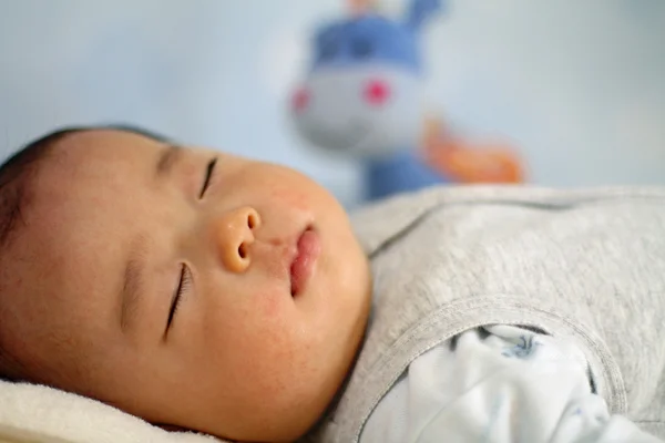 Спящий японский мальчик (0 лет ) — стоковое фото
