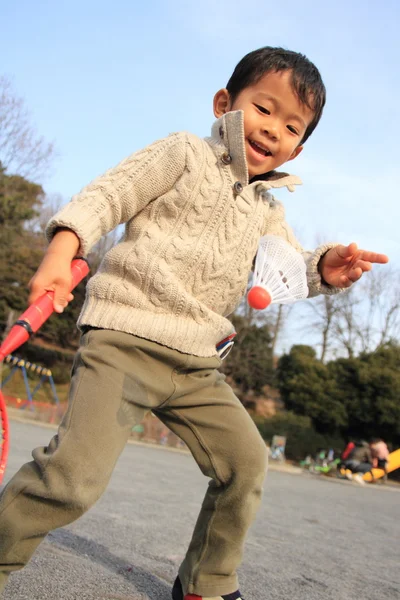 Japonés chico jugando bádminton (4 años) ) —  Fotos de Stock