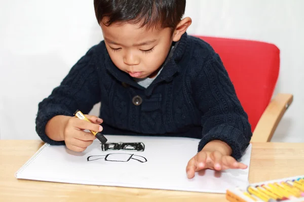 Japonský kluk nakreslil obrázek (4 roky) — Stock fotografie