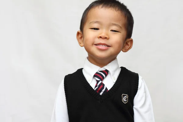 Japansk pojke i formell klädsel (3 år gammal) — Stockfoto