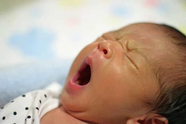 Dormir Japonês recém-nascido menino (0 ano de idade ) — Fotografia de Stock