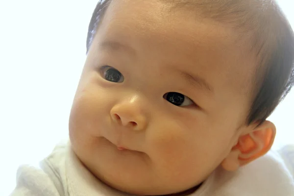 Japanse (0 jaar oud jongetje glimlachend) — Stockfoto