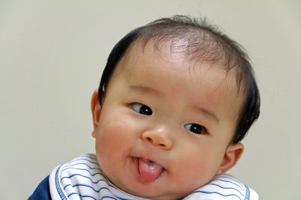 Sorrindo menino japonês (0 ano de idade ) — Fotografia de Stock