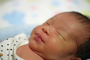 Erkek (0 yaşındaki Japon yeni doğan bebek uyku)
