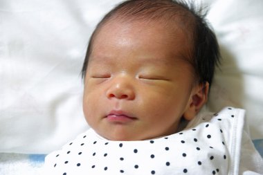 Erkek (0 yaşındaki Japon yeni doğan bebek uyku)