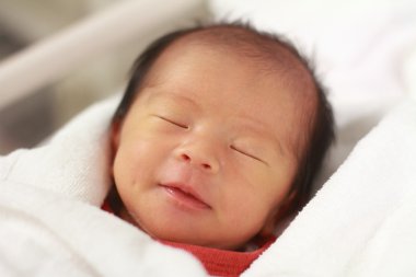 Japon yeni doğan bebek kız (0 yaşındaki uyku)
