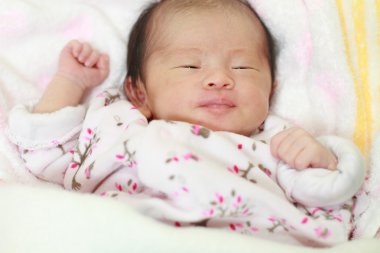 Japon yeni doğan bebek kız (0 yaşındaki uyku)