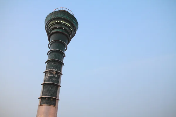 Flughafen-Kontrollturm auf dem internationalen Flughafen Guangzhou baiyun — Stockfoto