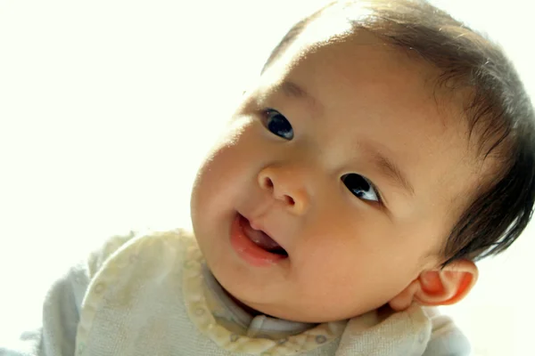 Sorrindo menino japonês (0 ano de idade ) — Fotografia de Stock