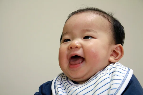 Sorrindo menino japonês (0 ano de idade ) — Fotografia de Stock