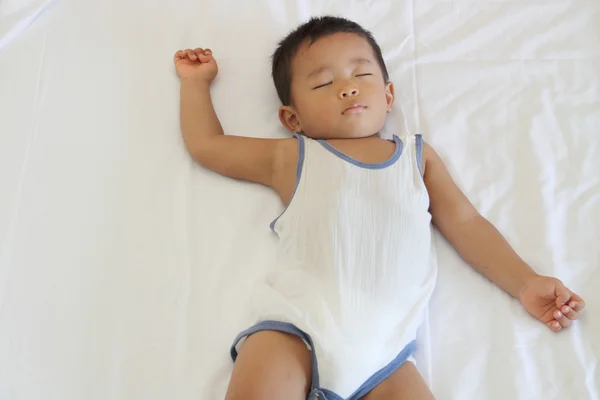 Sovande japanska boy (1 år gammal) — Stockfoto
