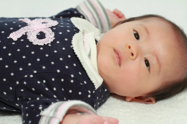 Bébé fille japonaise souriante (0 an ) — Photo