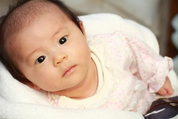 Gülümseyen kız Japon bebek (0 yaşında) — Stok fotoğraf
