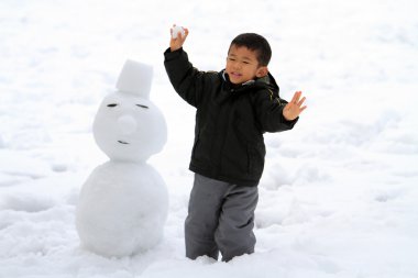 Kartopu Savaşı ve kardan adam (4 yaşında olan Japon çocuk)