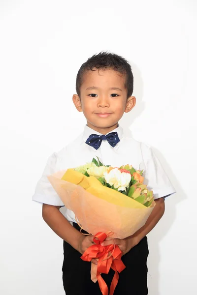 Ragazzo giapponese con un bouquet (4 anni ) — Foto Stock