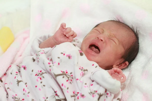 Pláč (0 let staré Japonky nově narozené děti) — Stock fotografie