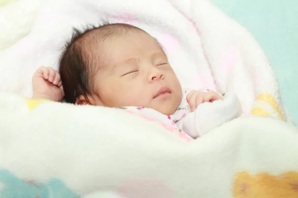 Στον ύπνο ιαπωνική νεογέννητο κοριτσάκι (0 χρονών) — Φωτογραφία Αρχείου
