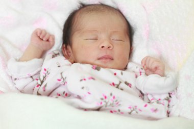 Japon yeni doğan bebek kız (0 yaşındaki uyku)