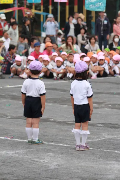 日本の幼稚園で運動会 — ストック写真