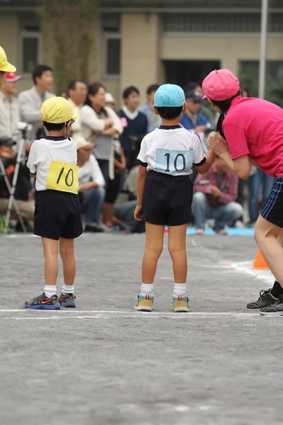 日本の幼稚園で運動会 — ストック写真