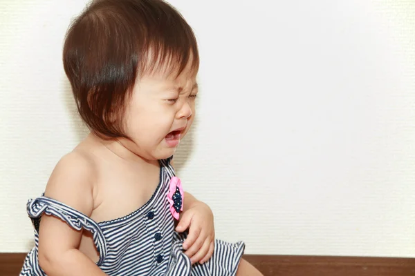 Gråtande japansk flicka (0 år gamla) — Stockfoto