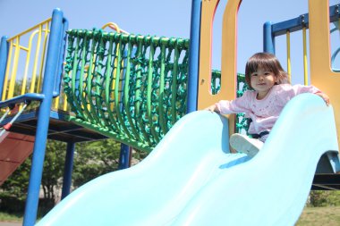 Slaytta yer alan (1 yaşındaki Japon kız)