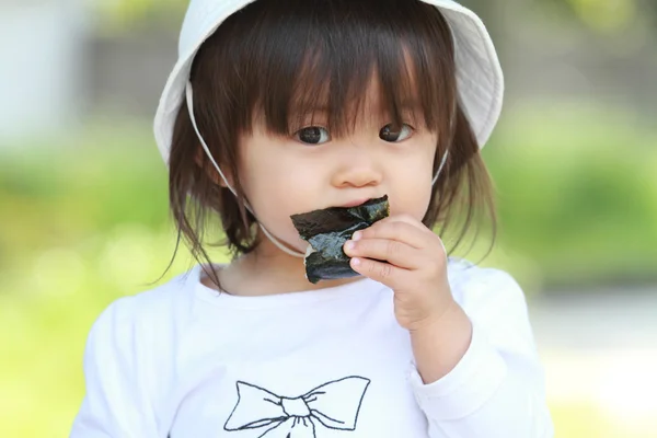 Japon kız yemek pirinç topu (1 yaşında) — Stok fotoğraf