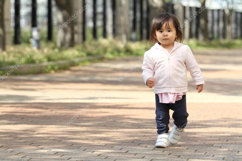 1 year baby walking