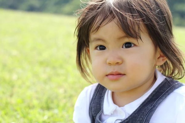 Smiling японская девочка (1 год) ) — стоковое фото