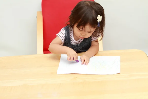 Японська дівчина, що малює картину (1-річна) — стокове фото