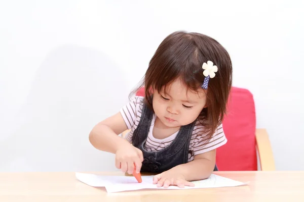 Menina japonesa desenhando um quadro (1 ano de idade ) — Fotografia de Stock