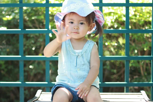 Japanese girl sitting on the bench (1 year old) — Stock Photo, Image