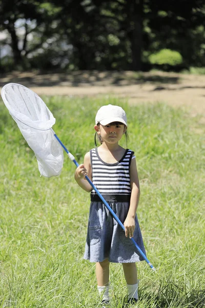 Chica Japonesa Recolectando Insectos Años — Foto de Stock