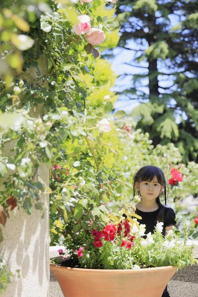 Japonská Studentka Květinové Zahradě Let — Stock fotografie