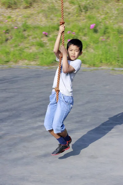 Japansk Pojke Leker Med Flygande Räv Femte Klass Grundskolan — Stockfoto