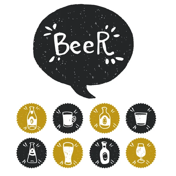 Doodle garrafas de cerveja e copos . — Vetor de Stock