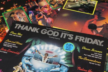 Viersen, Almanya - 9 Mayıs. 2020: Vinil plağın kapağı müzik filminden soundtrack 'i kapsıyor. Şükürler olsun ki bugün cuma.)