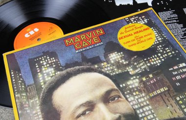 Viersen, Almanya - 9 Mayıs. 2020: Biz Amerikalı soul müzik şarkıcısı Marvin Gaye 'den vinil albüm kapaklarının kapanışı)