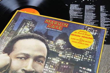 Viersen, Almanya - 9 Mayıs. 2020: Biz Amerikalı soul müzik şarkıcısı Marvin Gaye 'den vinil albüm kapaklarının kapanışı)