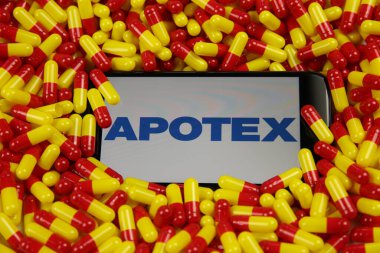 Viersen, Almanya - 9 Nisan. 2020: Kanadalı Apotex ilaç firmasının amblemi ile cep telefonu ekranının kapatılması (harf merkezine odaklanın))
