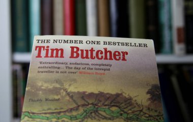 Viersen, Almanya - Ocak 2021: Tim Kasap romanının izole kitap kapağını kapatın