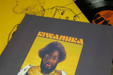 Viersen, Almanya - 9 Ocak. 2020: Soul şarkıcısı Michael Kiwanuka 'nın plak kapağının kapağı